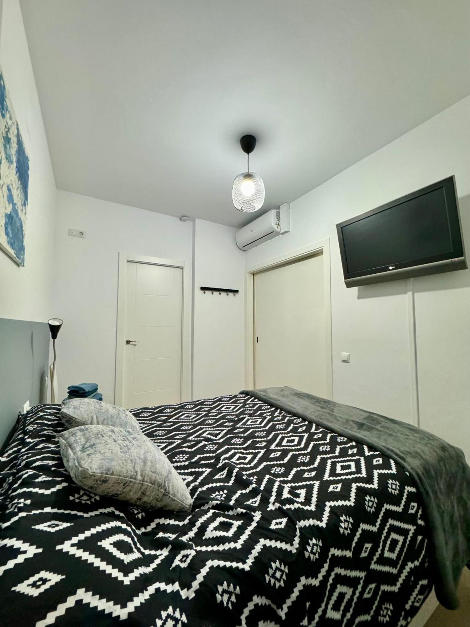 Moderno Apartamento Con Parking,Tarrassa, Barcelona Terrassa Buitenkant foto
