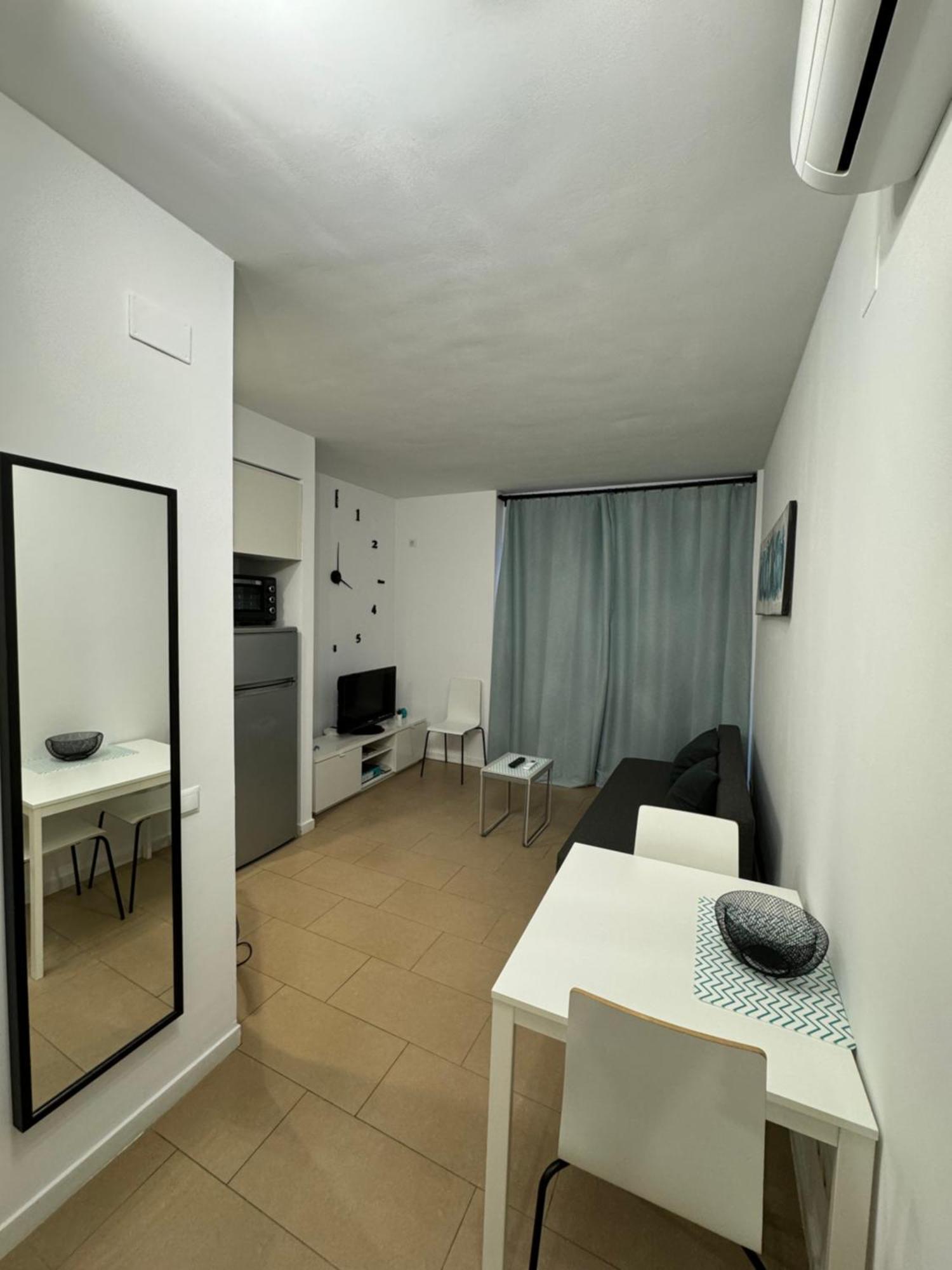Moderno Apartamento Con Parking,Tarrassa, Barcelona Terrassa Buitenkant foto